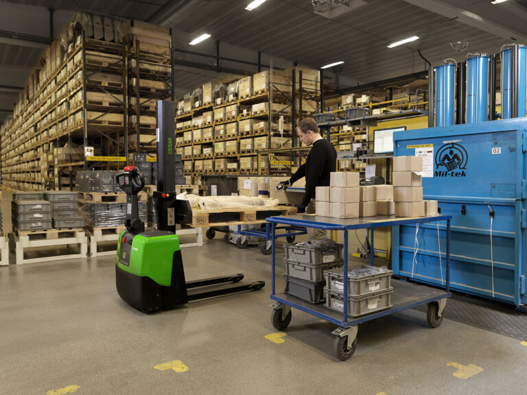 Logistyka ostatniej mili – jak wpływa na&nbsp;organizację magazynu?