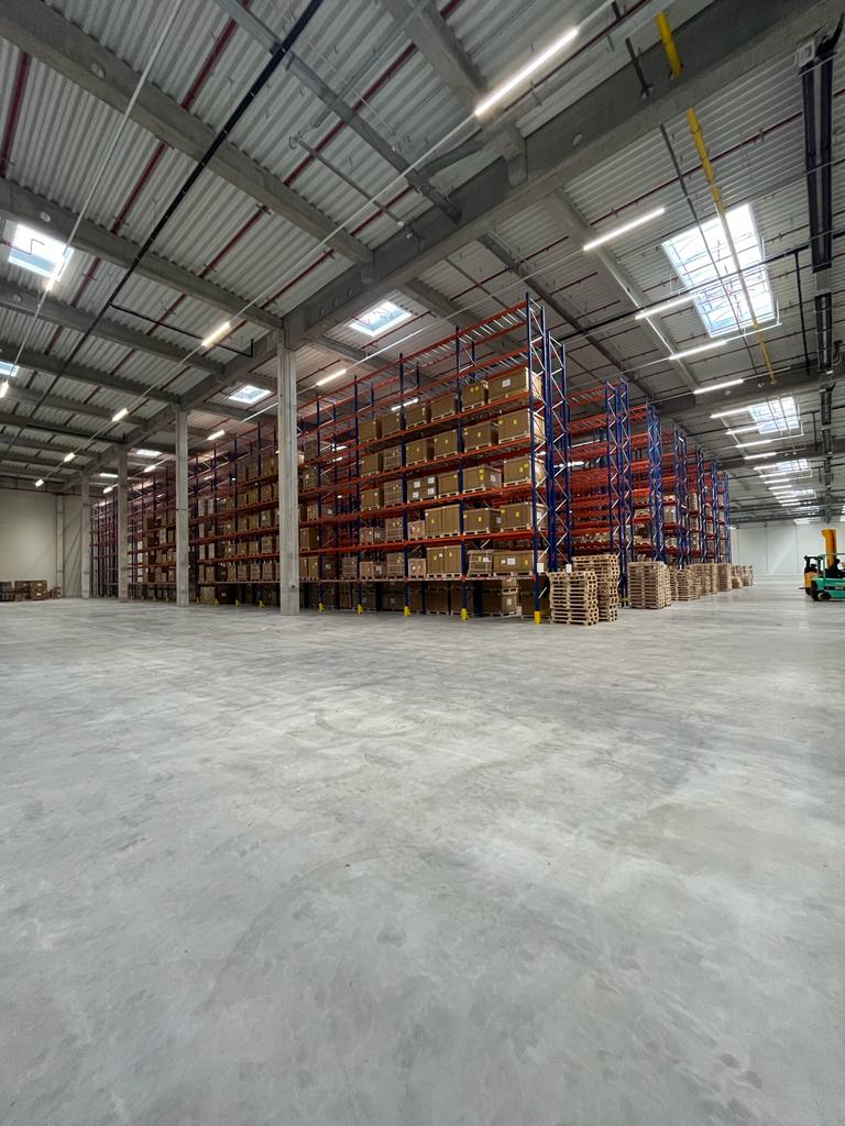 Regały wspornikowe – wszystko co&nbsp;musisz o&nbsp;nich wiedzieć.